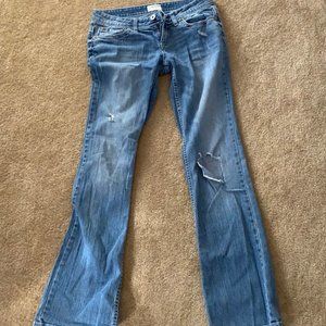 Aeropostale distressed jean size 7L boot cut